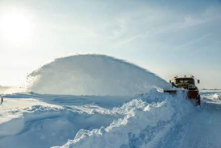 199 спецмашин очищают от снега трассы Волгоградской области