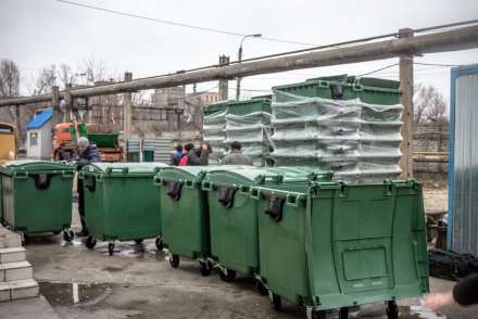 В Волгоград довезут еще около тысячи новых контейнеров для мусора