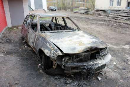 «Дэу Нексия» сгорела дотла на севере Волгограда