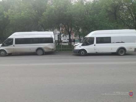 В столкновении двух маршруток на севере Волгограда пострадала 27-летняя пассажирка