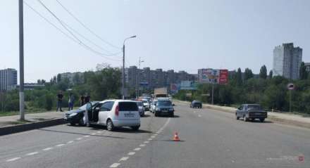 На севере Волгограда в аварии с двумя иномарками пострадала восьмилетняя девочка