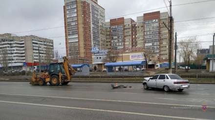 На западе Волгограда юный водитель пробил голову в ДТП с экскаватором
