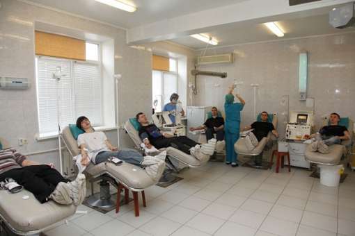 Спасти доктора: переболевшие коронавирусом жителей Волгоградской области сдали 235 доз антиковидной плазмы