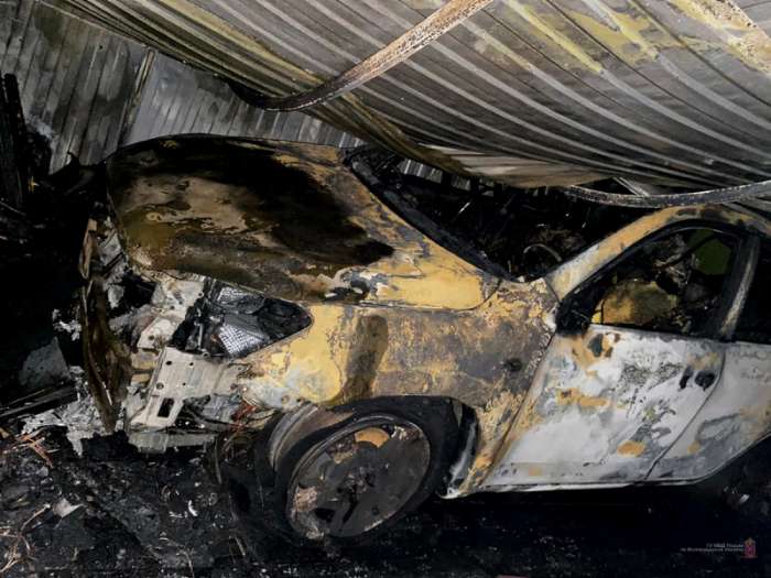 Влюбленная и оскорбленная женщина сожгла машину своего приятеля под Волгоградом