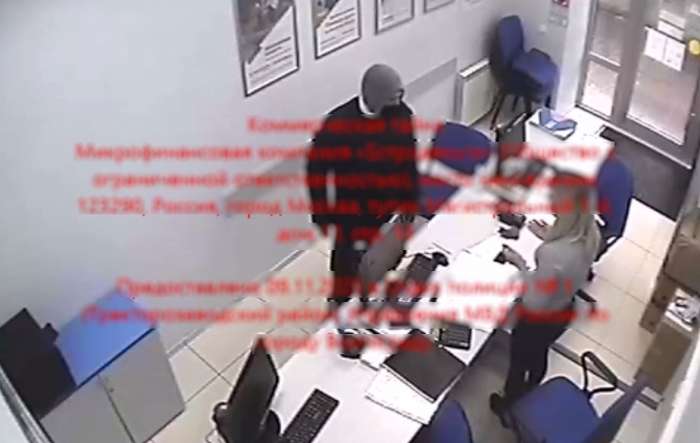 Мужчина в медицинской маске ограбил офис по выдаче быстрых займов в Волгограде