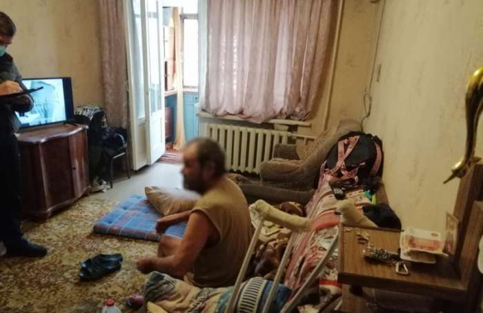 Инвалид из Волжского организовал в своей квартире наркопритон
