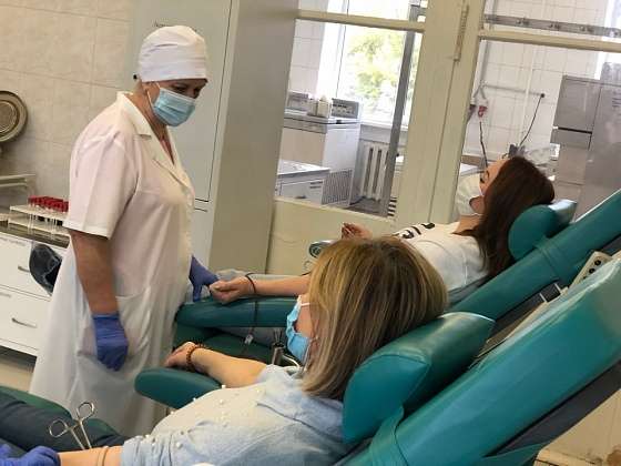В Волгоградской области более  2 тысяч доноров сдали кровь для  изготовления антиковидной плазмы
