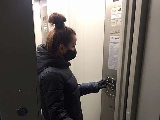 В Волгоградской области  в многоэтажках устанавливают новые лифты
