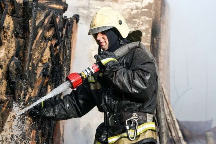 В Урюпинске дотла сгорел развлекательный центр «Перекресток»