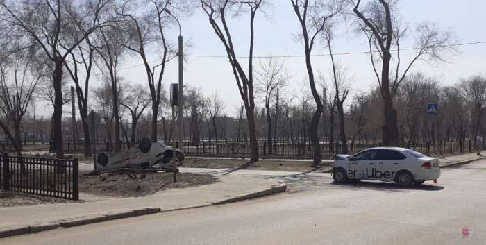 19-летняя пассажирка такси оказалась в больнице после ДТП в Волгограде