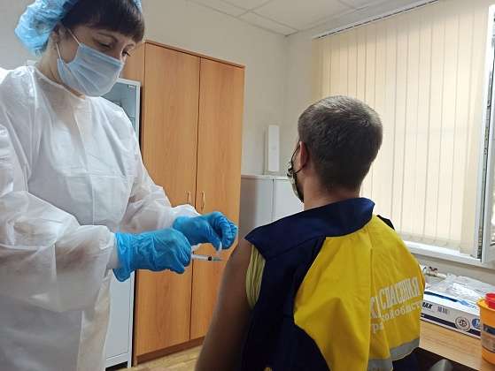 Сотрудники аварийно-спасательной службы Волгоградской области сделали прививки от COVID-19