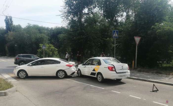 Полуторагодовалая девочка ранена в аварии с такси в Волгограде