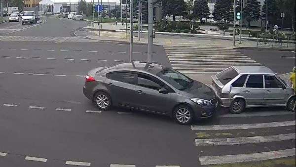В Волгограде автомобиль наехал на пешехода