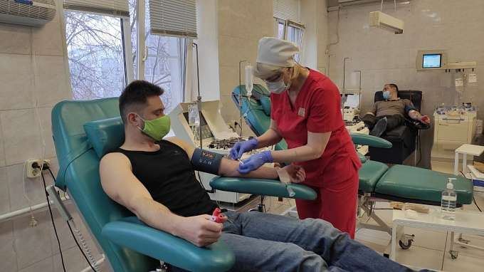 Кровь для  антиковидной плазмы  сдали уже  более  3800  жителей  Волгоградской области