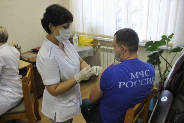 2500 волгоградских спасателей привились от коронавируса