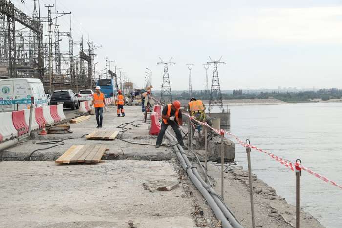 На мостовом переходе Волжской ГЭС, наконец-то, снято реверсивное движение