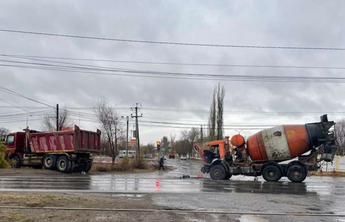 ДТП с участием бетономешалки произошло на юге Волгограда