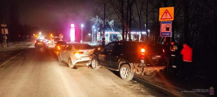 Под Волгоградом водитель на внедорожнике  устроил тройное  ДТП