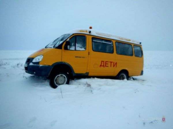 Под Волгоградом пьяный мужчина угнал школьный автобус