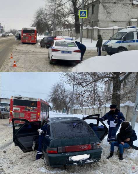 В Волгограде столкнулись автобус и легковушка