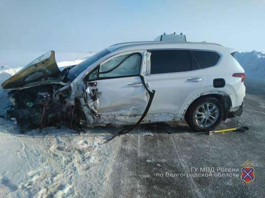 В Волгоградской области в ДТП  погиб водитель иномарки