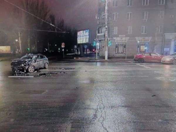 В массовом  ДТП в центре Волгограда пострадал 30-летний пассажир 