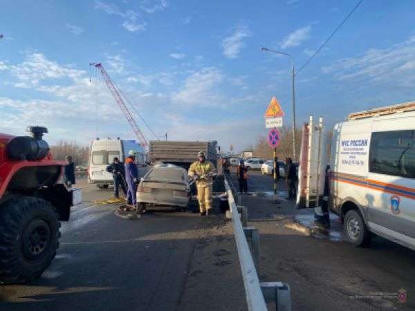 18-летний водитель ВАЗа погиб при столкновении с грузовиком  под Волгоградом