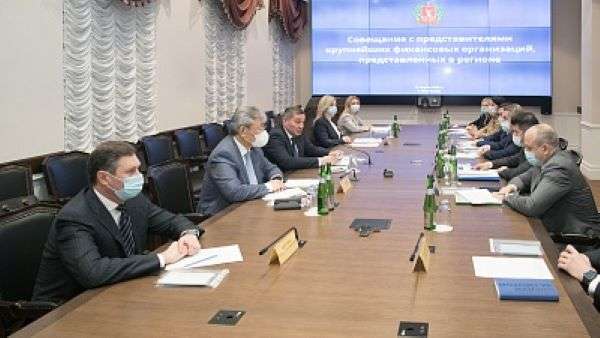 Губернатор Андрей Бочаров провел встречу  с руководителями финорганизаций