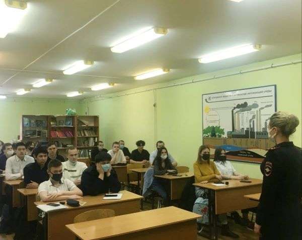 В Волгограде транспортные полицейские провели урок по правовому информированию
