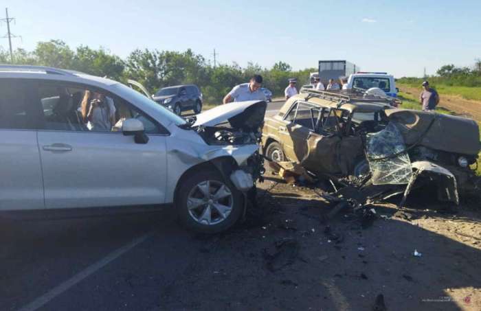 В Волгоградской области   в ДТП с тремя автомобилями пострадал  пожилой водитель