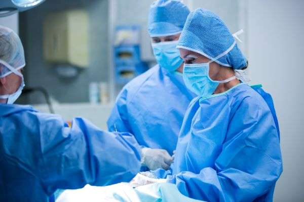 Волгоградские врачи провели экстренную операцию беременной  женщине