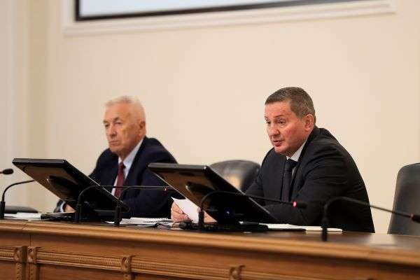 Губернатор Андрей Бочаров призвал   волгоградских чиновников "включать  мозги, полученный опыт и созидать"