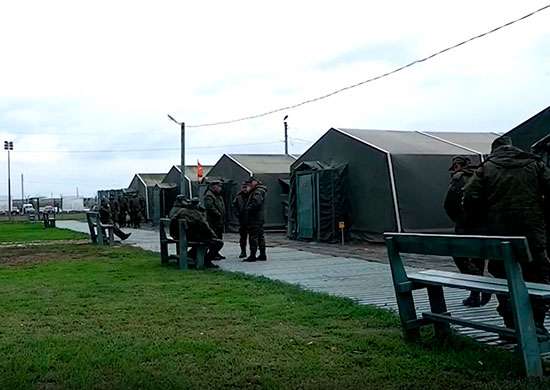 Мобилизованные жители Волгоградской области проходят подготовку на полигоне Прудбой