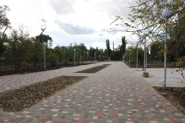В Волгограде в парке  поселка «Малая Франция»заменили систему уличного освещения