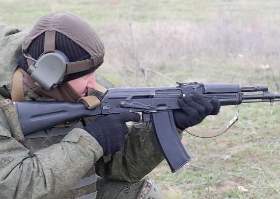 В Волгоградской области мобилизованные осваивают навыки стрельбы из стрелкового оружия