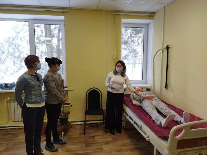 Жители Волгоградской области получают навыки долговременного ухода за тяжелобольными людьми
