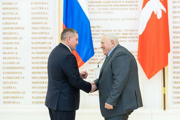 Губернатор Андрей Бочаров вручил   награды  жителям Волгоградской области