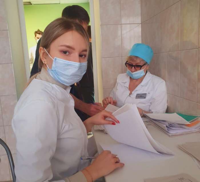 В районные поликлиники и больницы волгоградского региона в 2022 году  трудоустроились  148  земских медиков