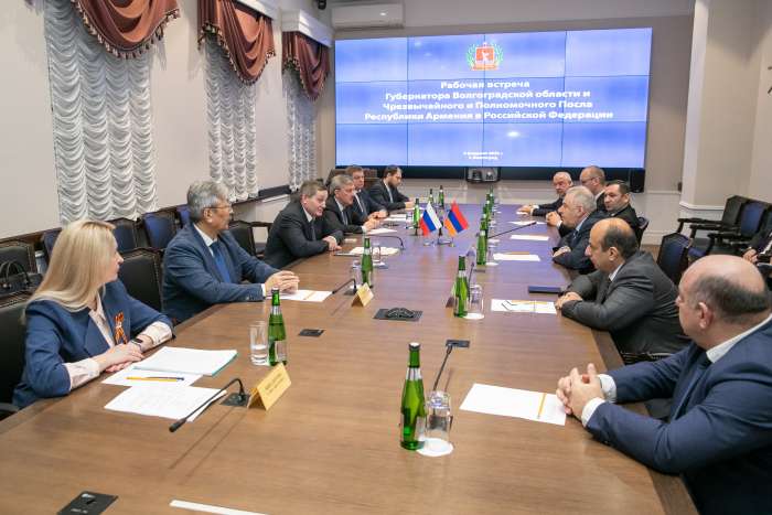 Губернатор Андрей Бочаров провел рабочую встречу с послом Республики Армения Вагаршаком Арутюняном