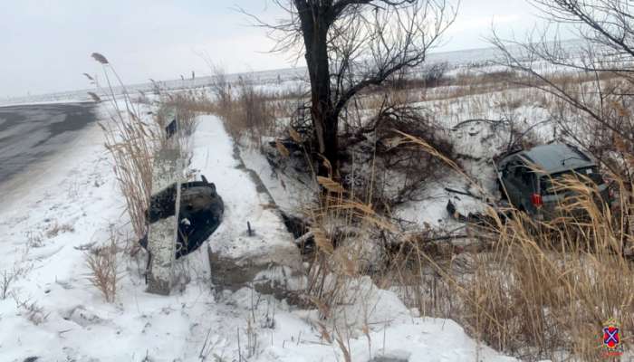 В Волгоградской области после падения  внедорожника  в оросительный канал погиб водитель