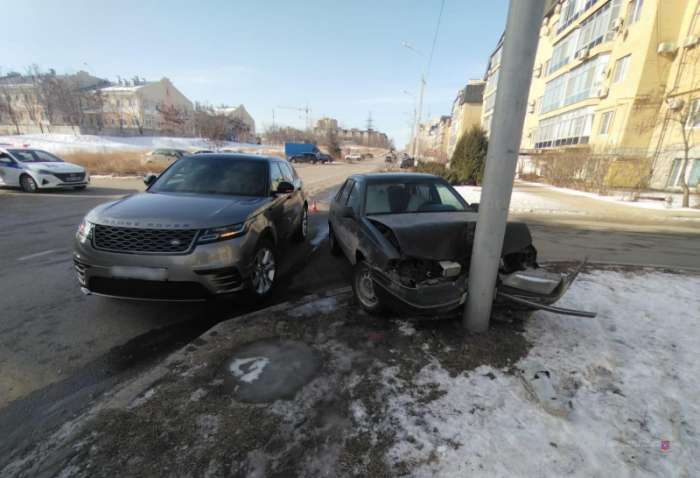 В Волгограде в ДТП  пострадал водитель легковушки