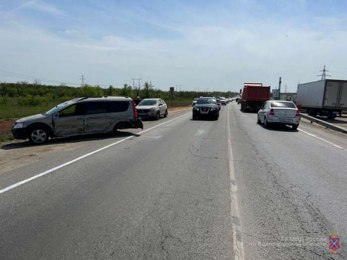 На федеральной трассе в Городищенском районе столкнулись три автомобиля: пострадали  пять человек