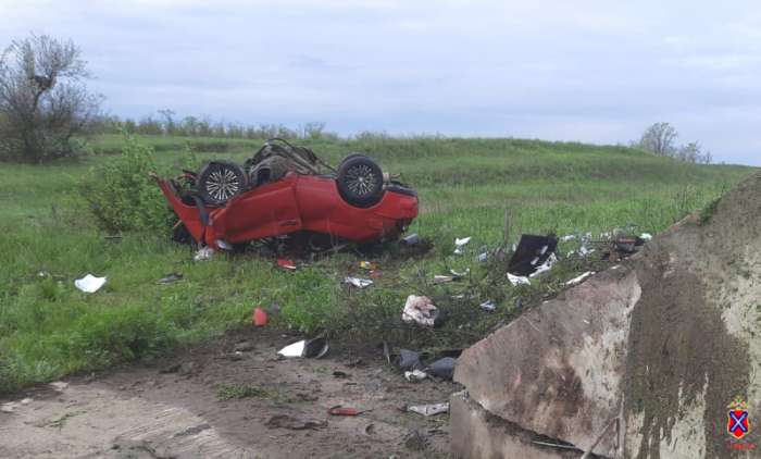 В Волгоградской области водитель ВАЗа пострадал в ДТП с дренажной трубой