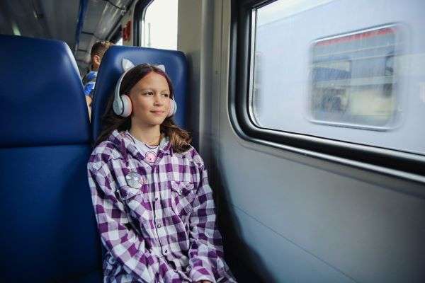 Волгоградские школьники теперь могут оформлять билеты со скидкой 50% на электрички через мобильное приложение «РЖД Пассажирам»