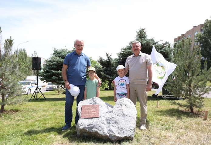 В центре Волгограда  открыли памятный камень в честь 80-летия Победы в Сталинградской битве