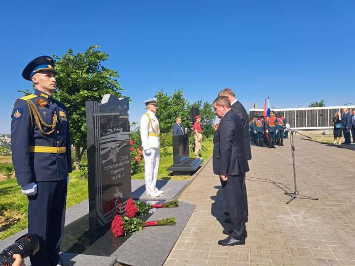 В Волгограде на Мамаевом кургане установили  памятник  астраханцам – защитникам Сталинграда