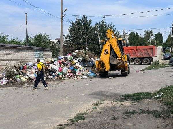Еще около 2 тысяч тонн отходов вывез с контейнерных площадок   Волгоградской области  регоператор «ЭкоЦентр»