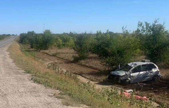 В перевернувшейся  иномарке на трассе в Волгоградской области погибли два человека
