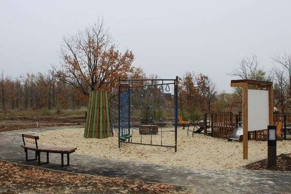 В Котельниково Волгоградской области завершается строительство парка Аксайская дубрава
