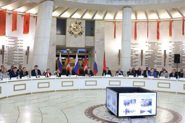 Губернатор Андрей Бочаров принял участие в  пленуме Волгоградского областного Совета ветеранов